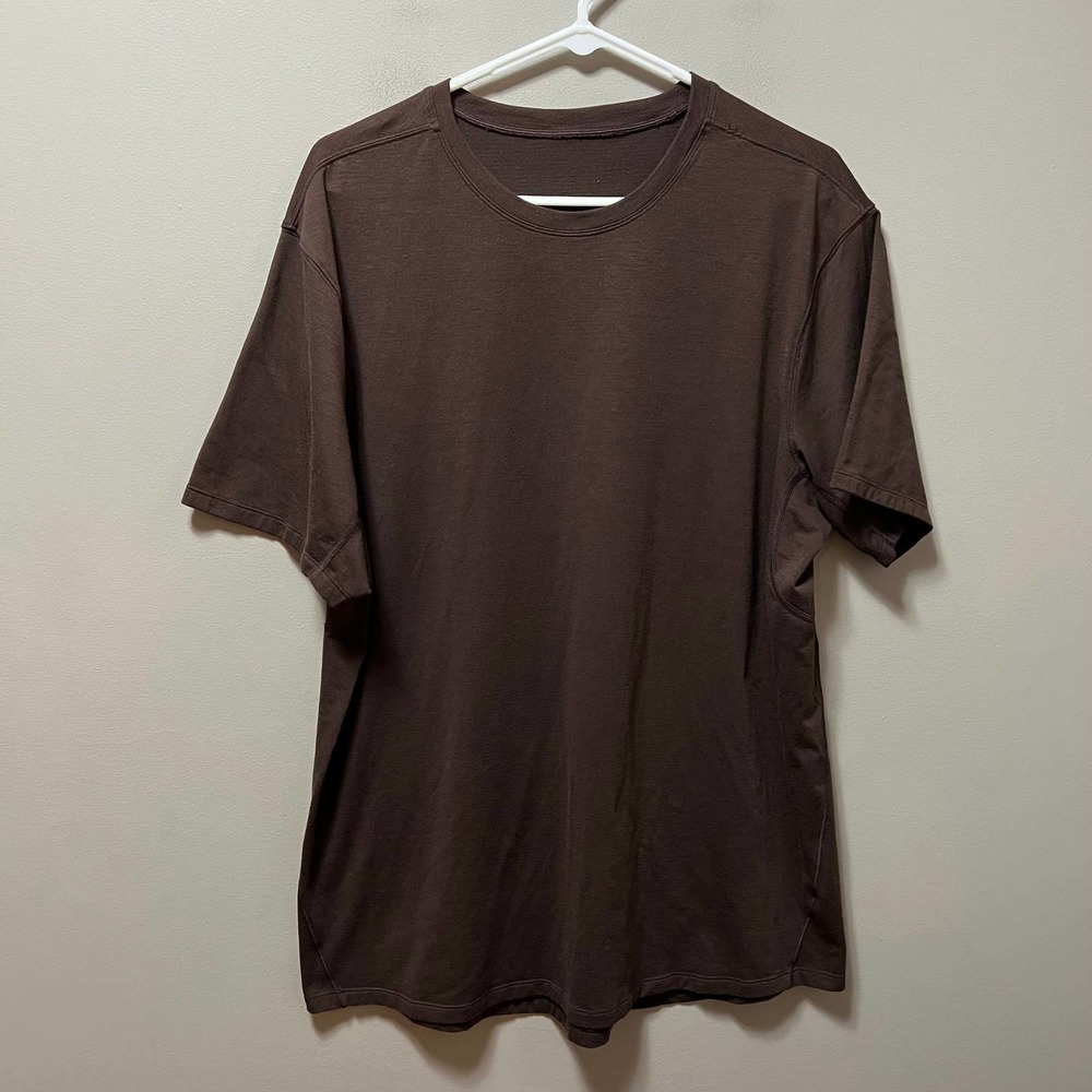Lululemon Metal Vent Tech Short Sleeve size Large